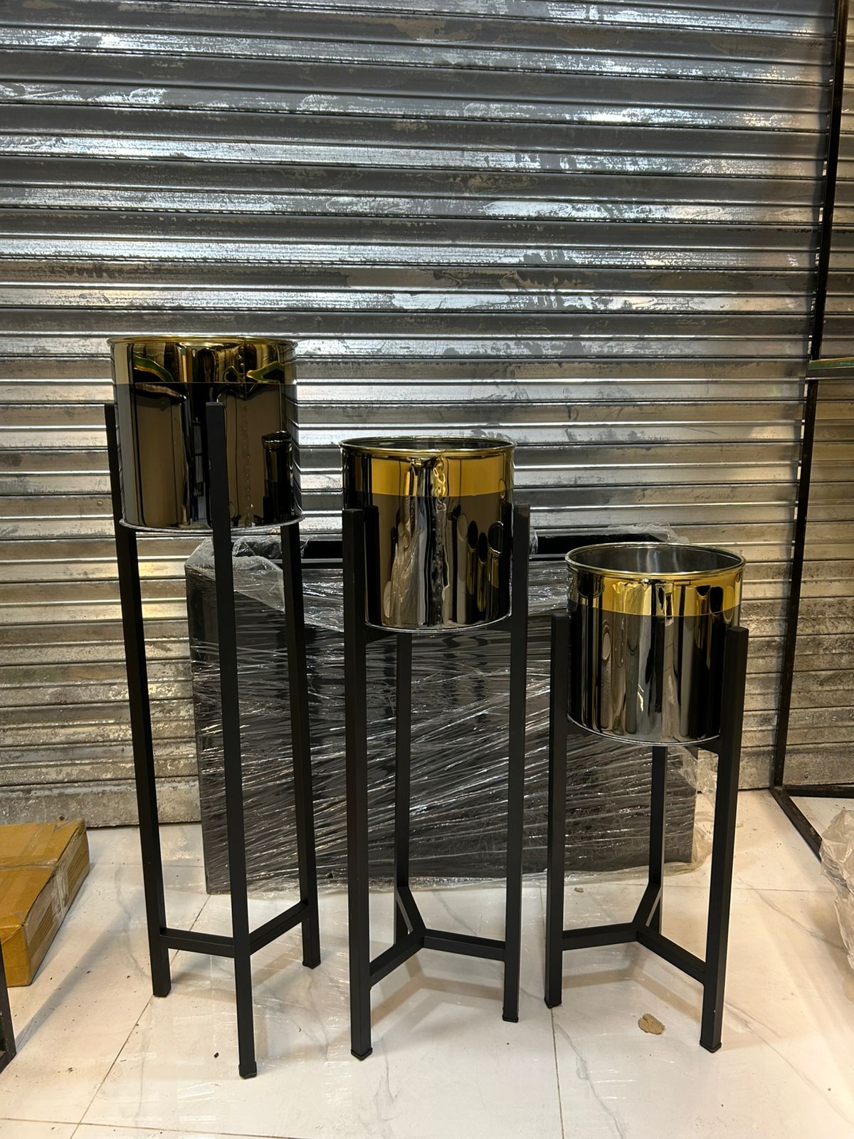 Home Centre Gardenia Rancher Plus Set of 3 Metal Floor Planters