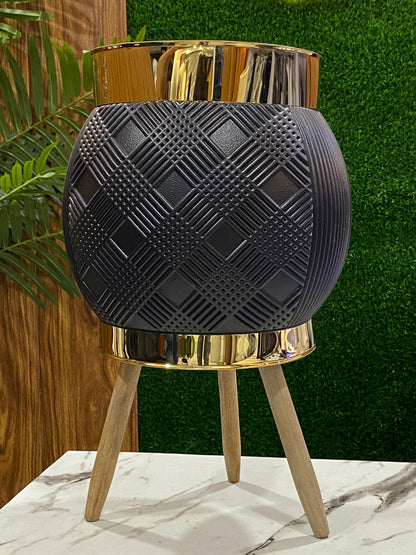 Wooden Leg Pot